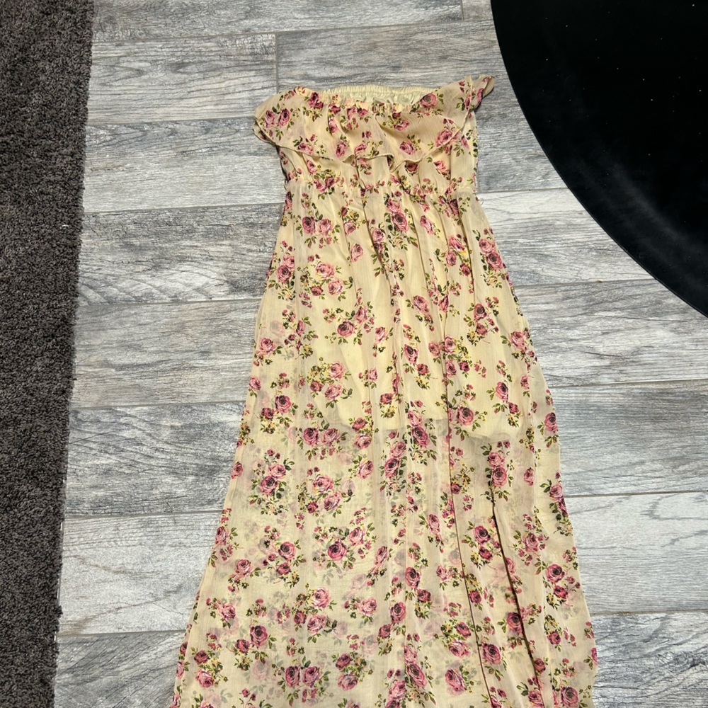 Long, no sleeves dress